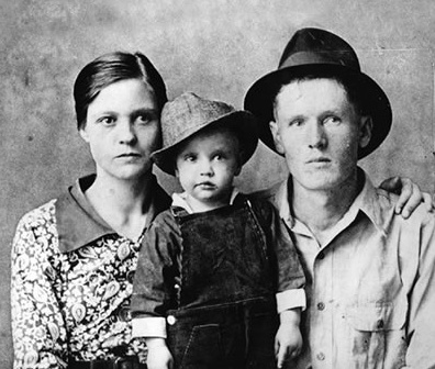 Young Elvis with mom Gladys and dad Vernon 1936